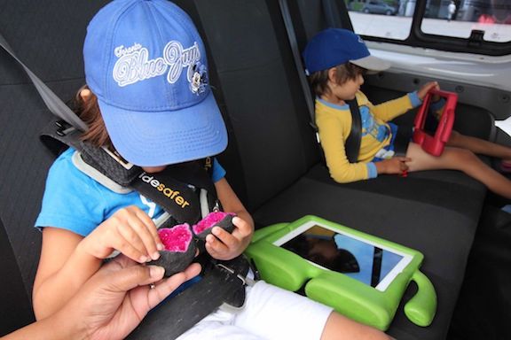 kids_and_electronics