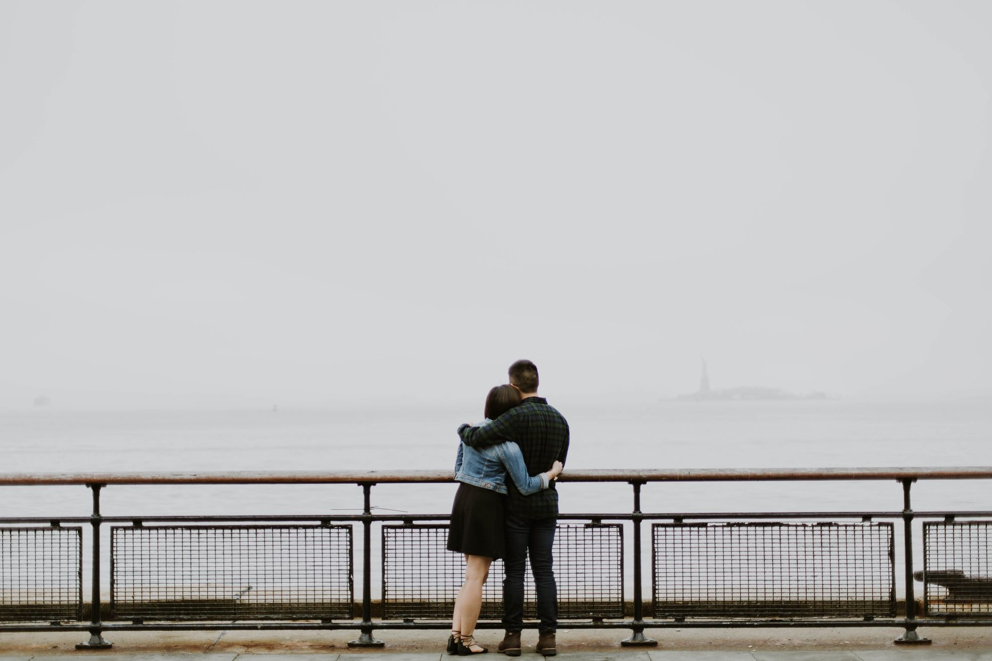 couple-embracing-love-homeexchange-travel
