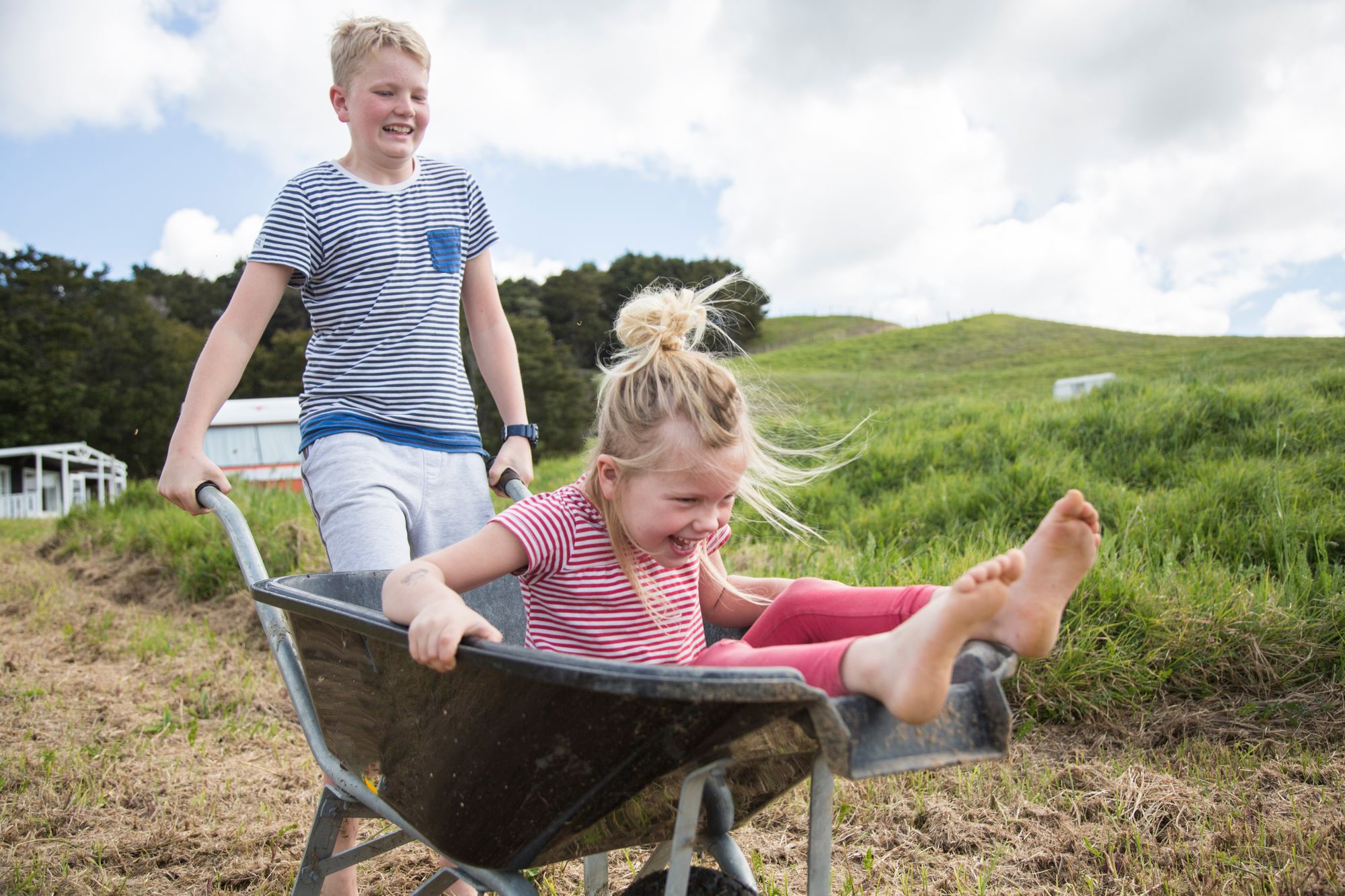 kid-brother-sister-play-travel-homeexchange-family-vacation-summer