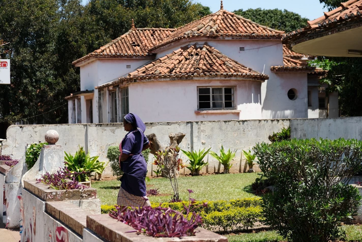 home-exchange-women-4