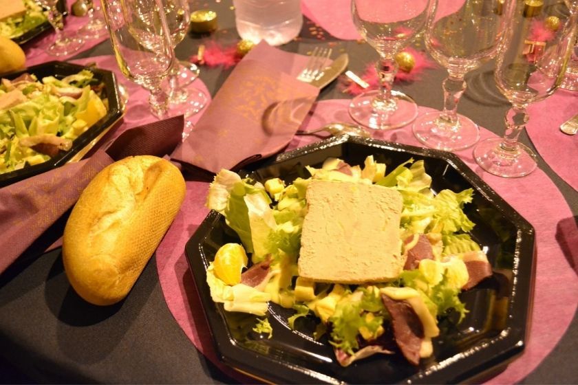 alt Christmas-meal-family-meal, title Christmas-meal-family-meal