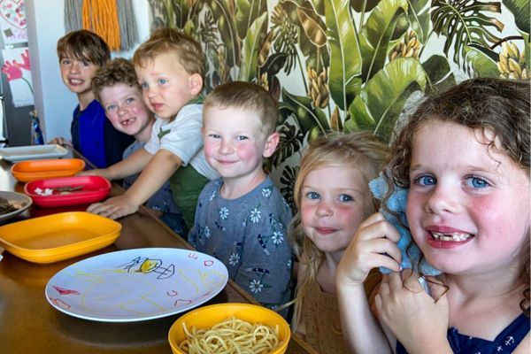 Kids-eating-dinner-at-HomeExchange