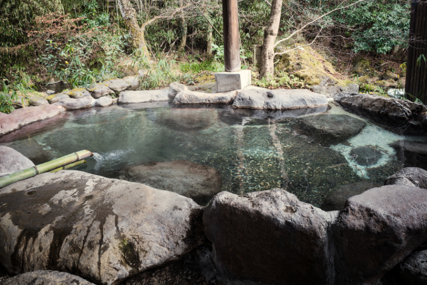 reasons to visit japan onsen
