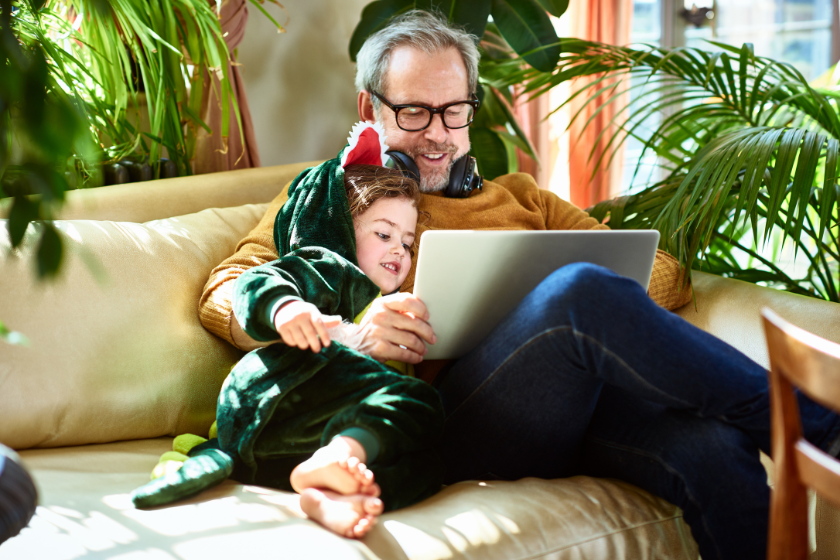 HomeExchange Instagram challenge - dad and child with laptop