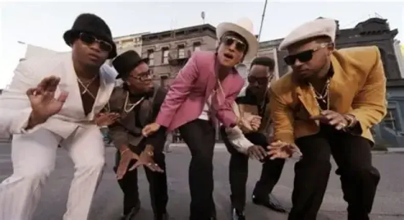 Popurrii: UPTOWN FUNK, LO NUEVO DE MARK RONSON Y BRUNO MARS