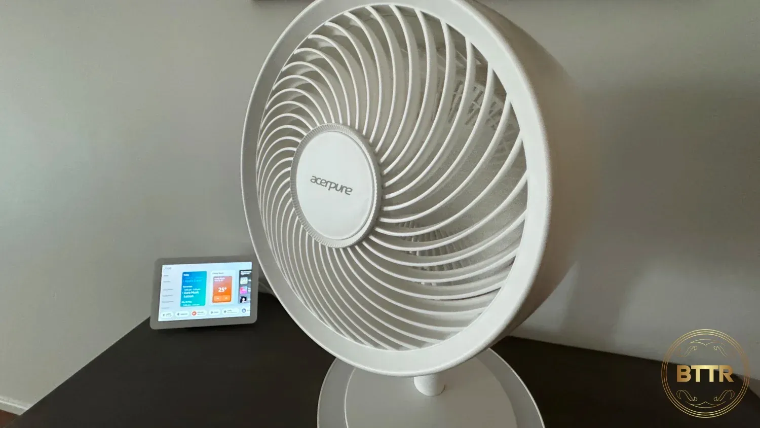 Close up of the fan oscillating