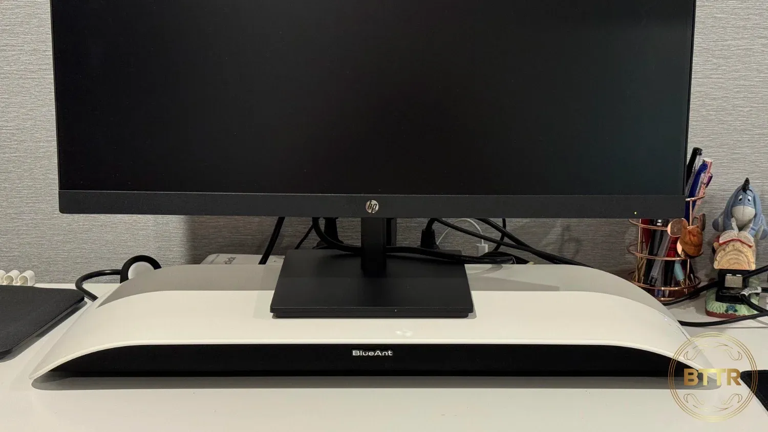 A monitor on the BlueAnt Soundblade