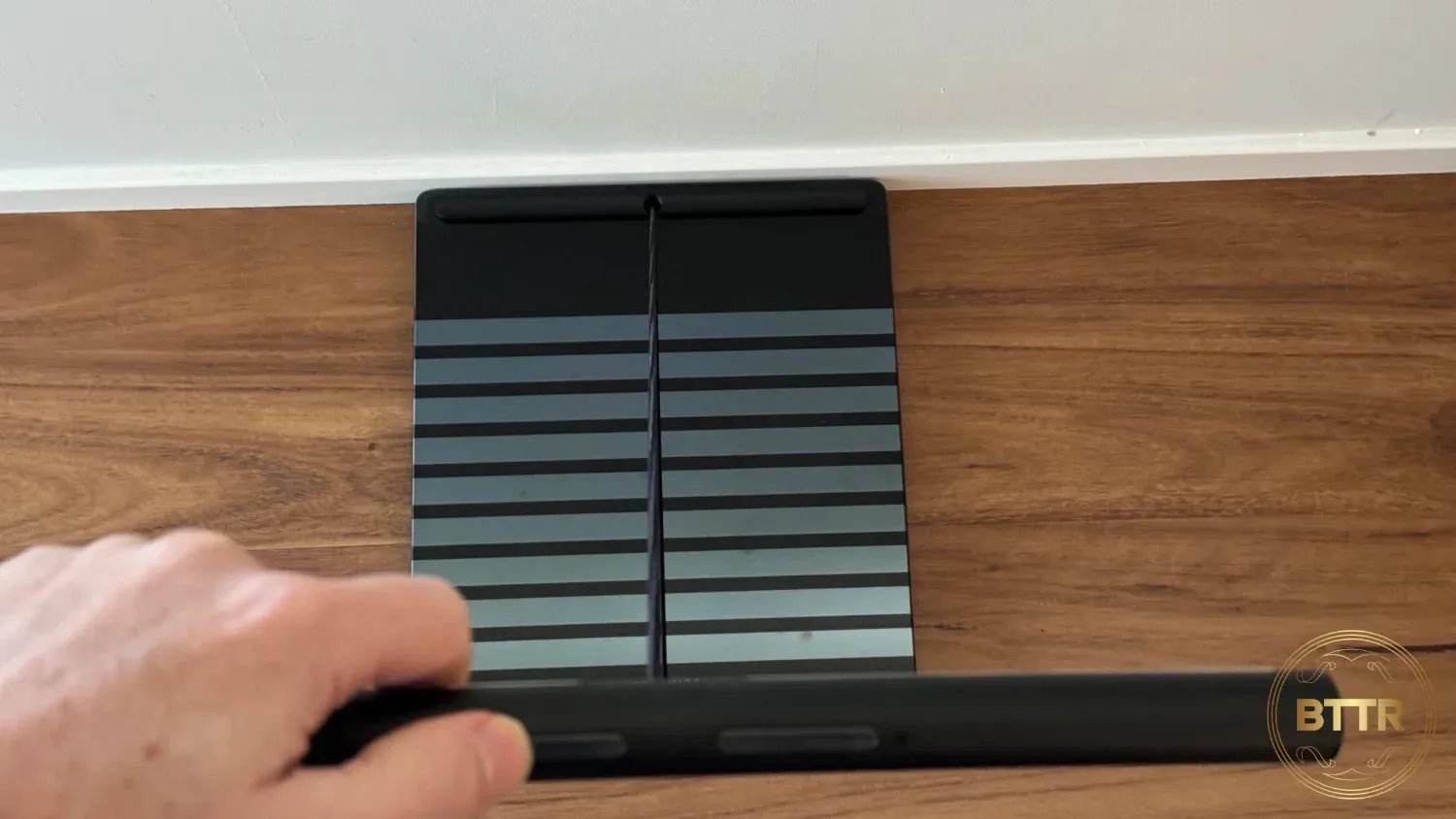 Holding the handle of the Withings Body Scan
