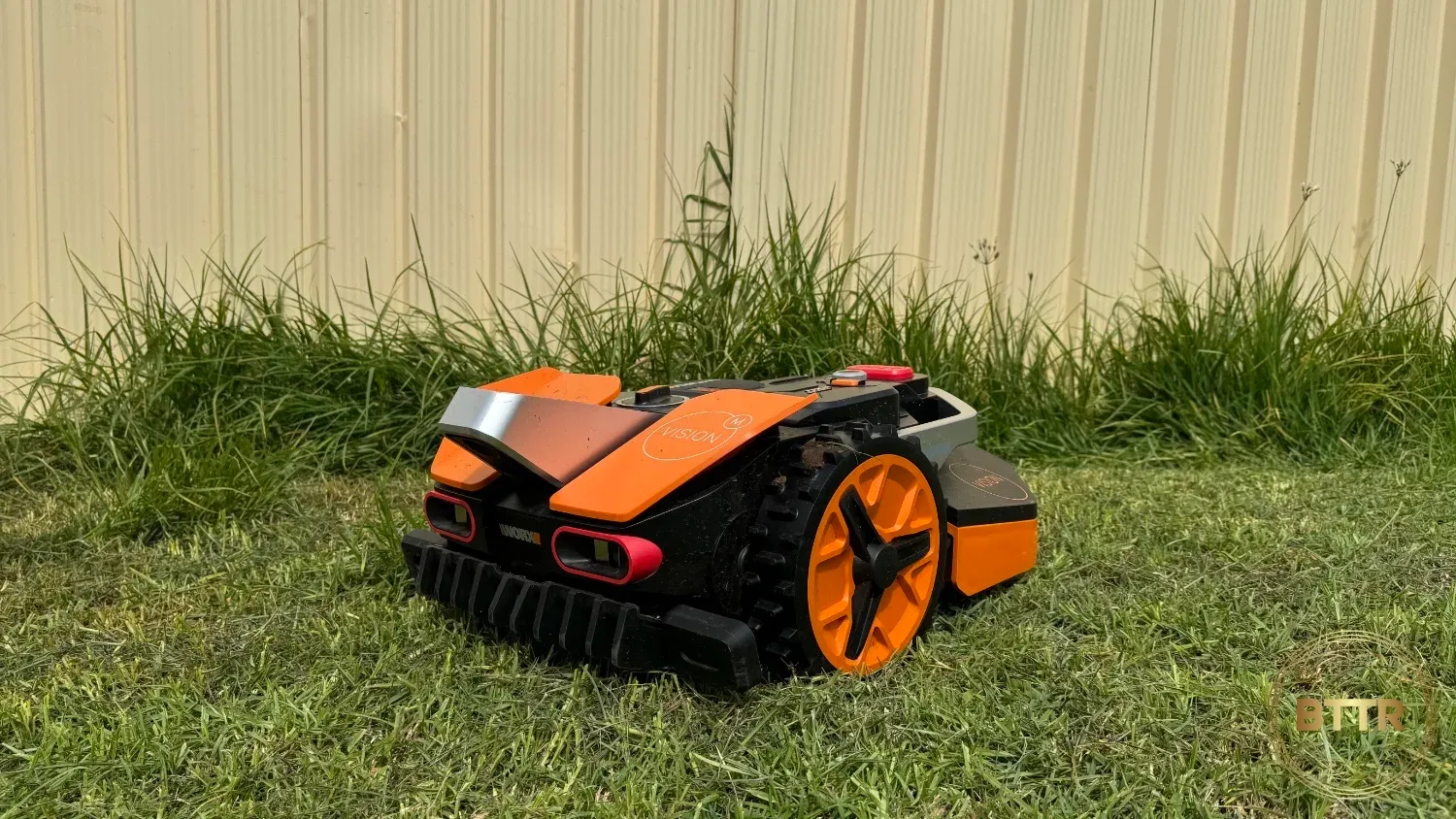 Looking at the back of the Landroid Vision