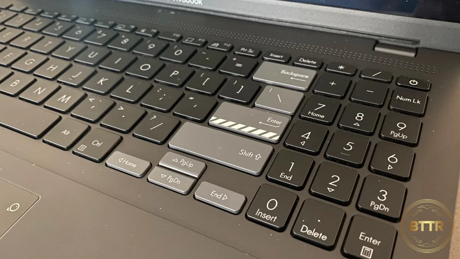 Close up of the number pad keys of the Vivobook Pro 16X OLED