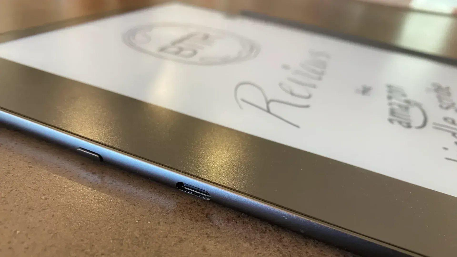 Looking at the awkwardly placed power button on the Amazon Kindle Scribe