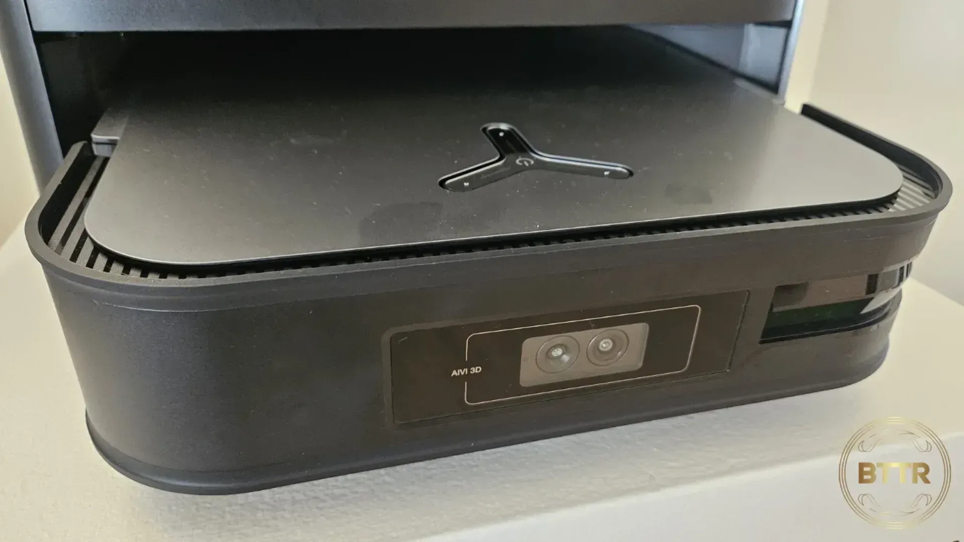 Close up of the X2 Omni