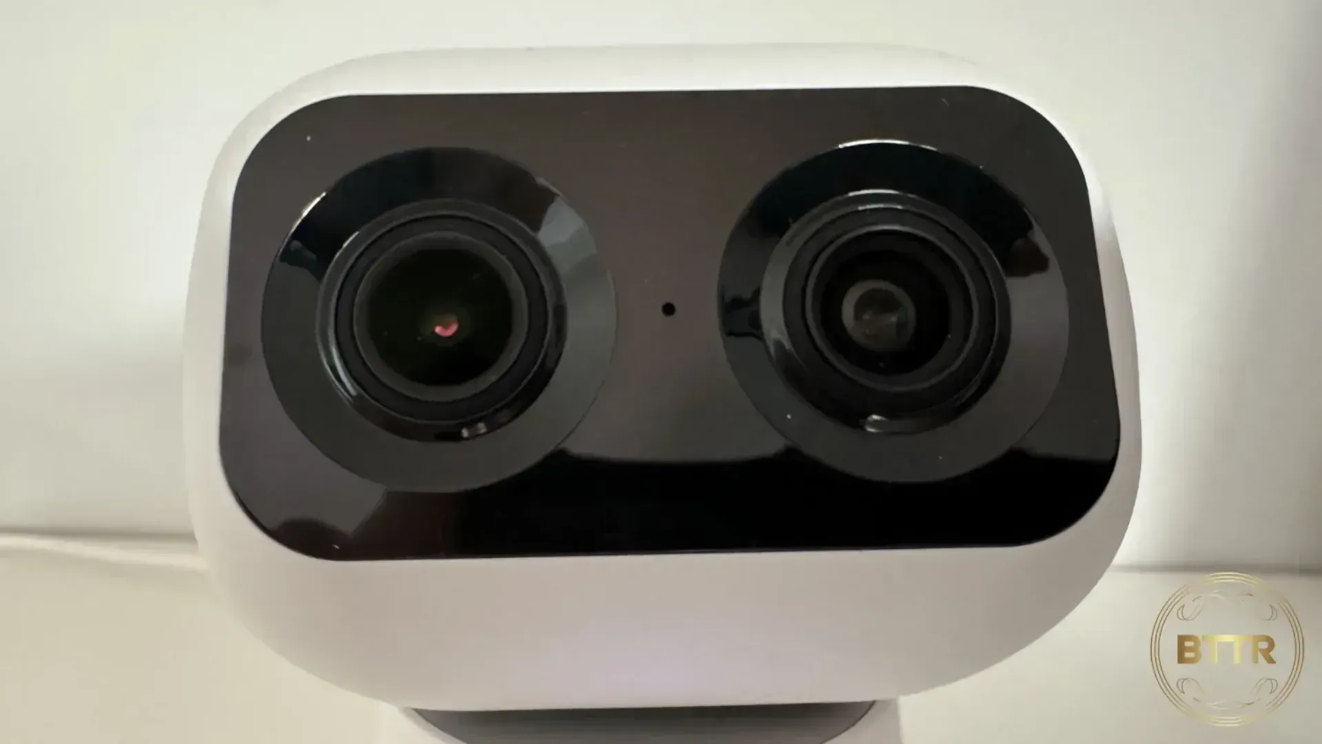 close up of the Eufy S350 camera lenses