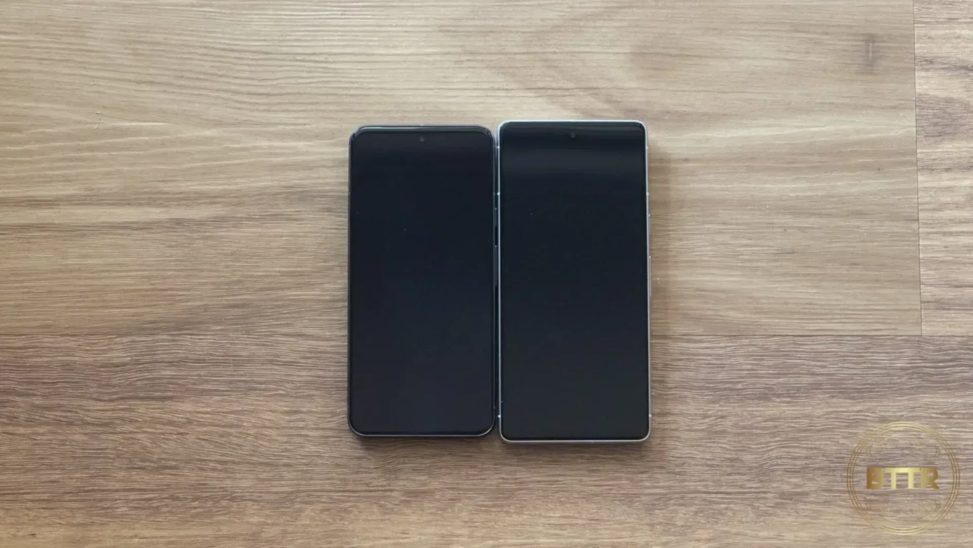 Google Pixel 8 (left) next to Google Pixel 7 (right)