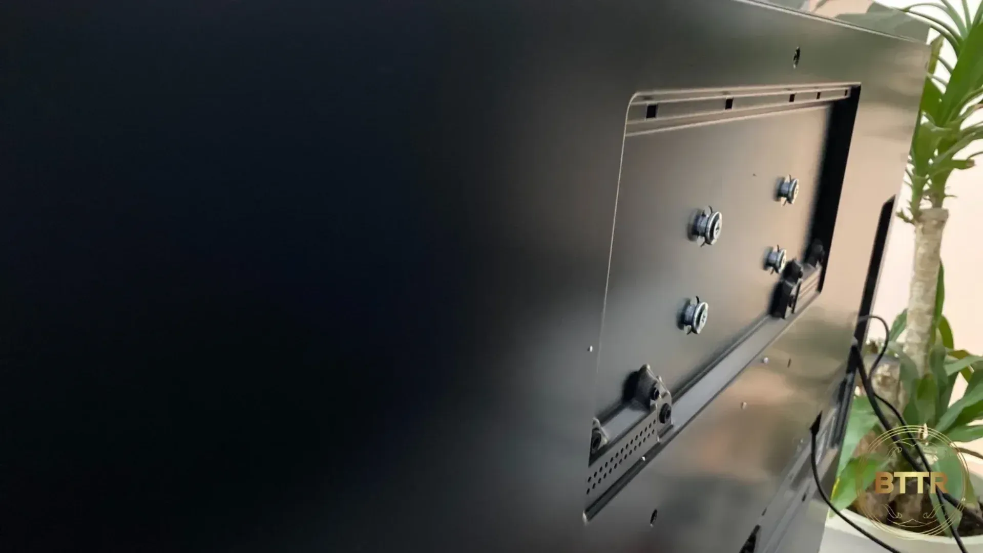 The rear of the LG G3 TV