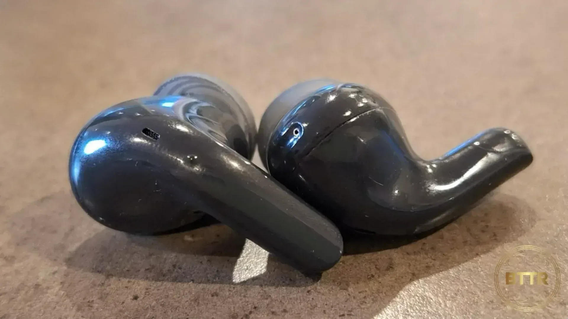 Close up of the two earbuds