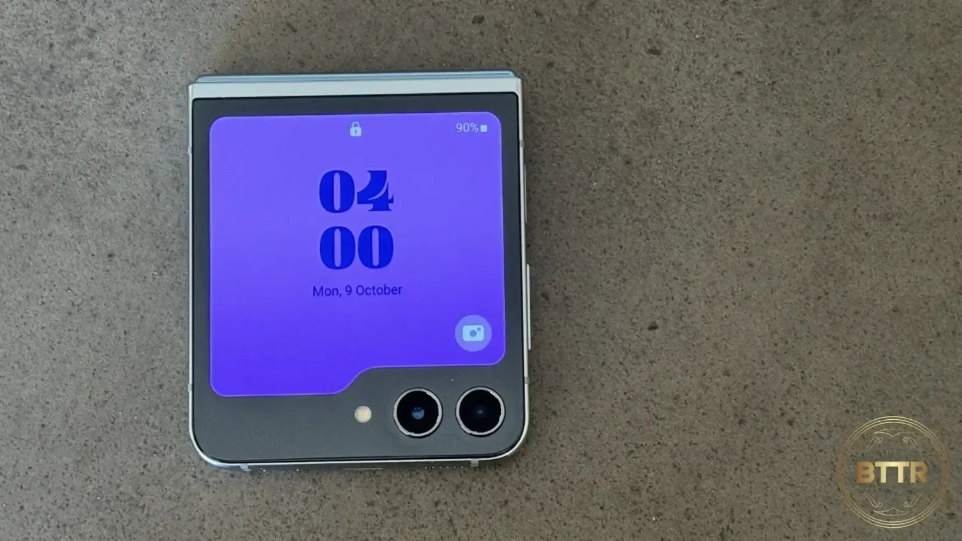 The external Flex display of the Galaxy Flip5