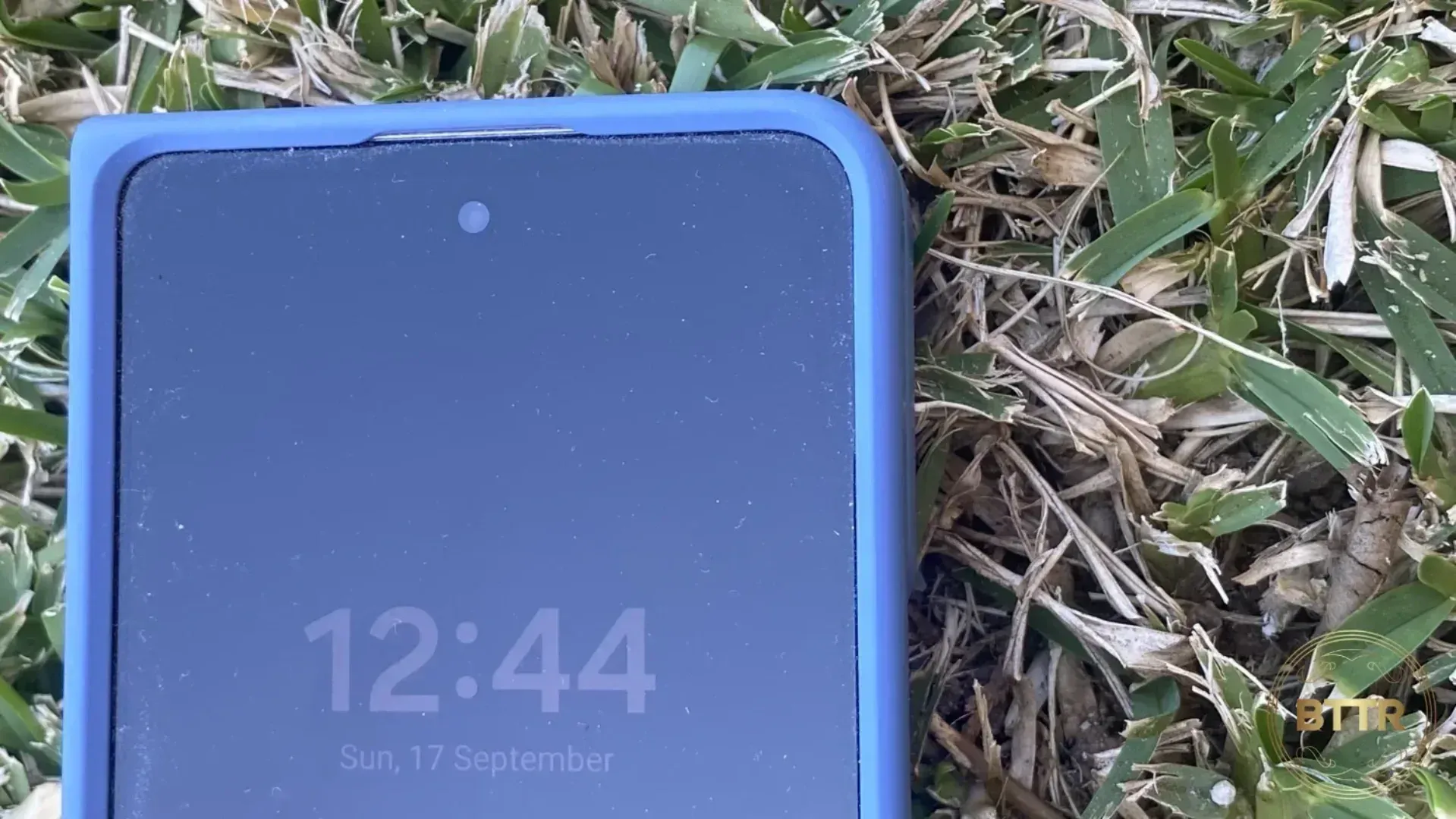 A close up of the front camera on the external display of the Fold 5