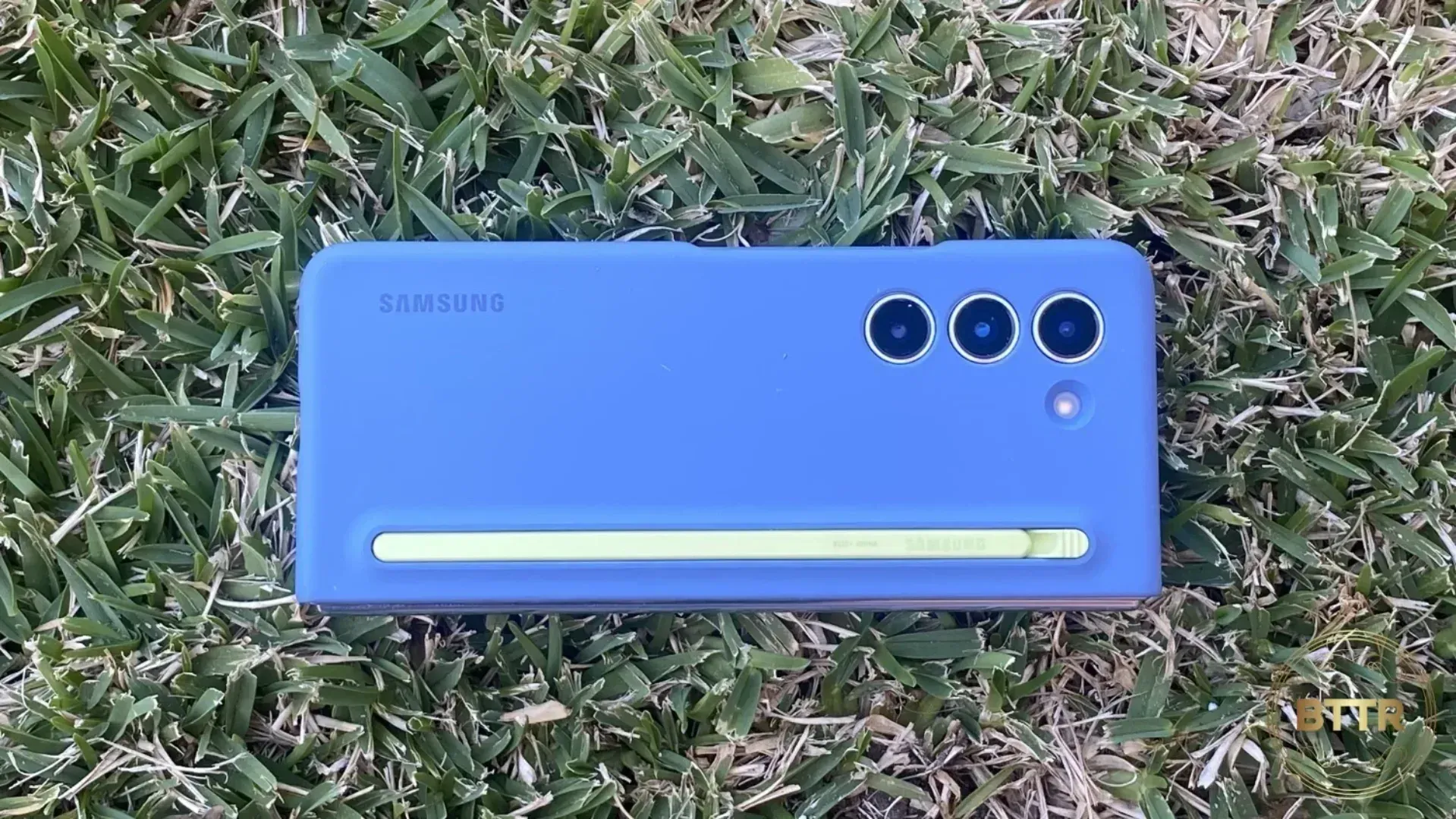 A look at the camers of the Z Fold 5 while inside the S-Pen case