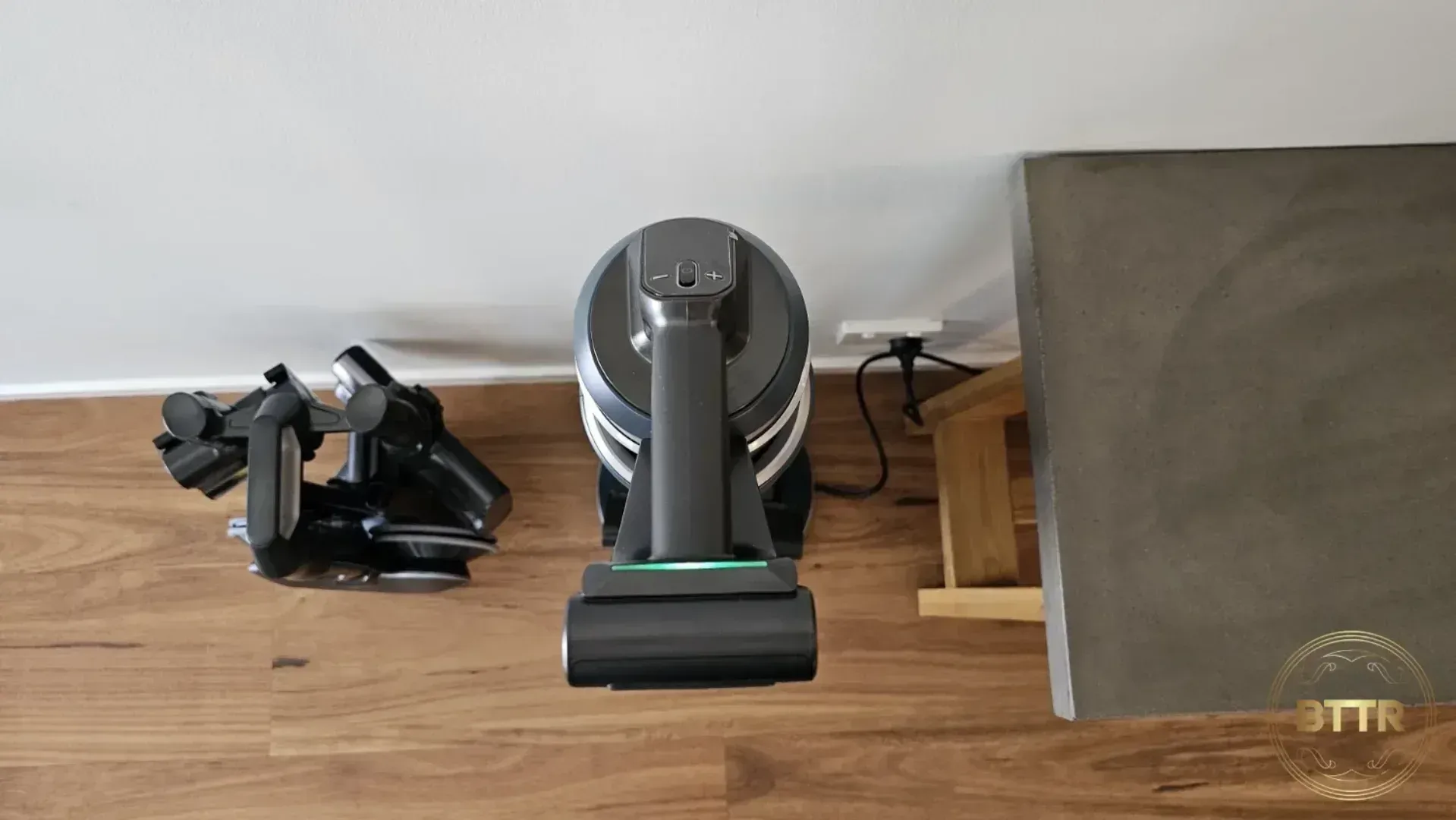 looking down on the Samsung Bespoke Jet Elite Extra set up 