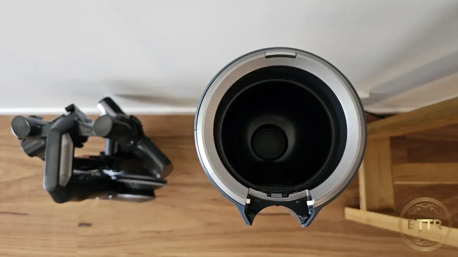 Samsung Bespoke Jet Elite Extra looking at the empty base