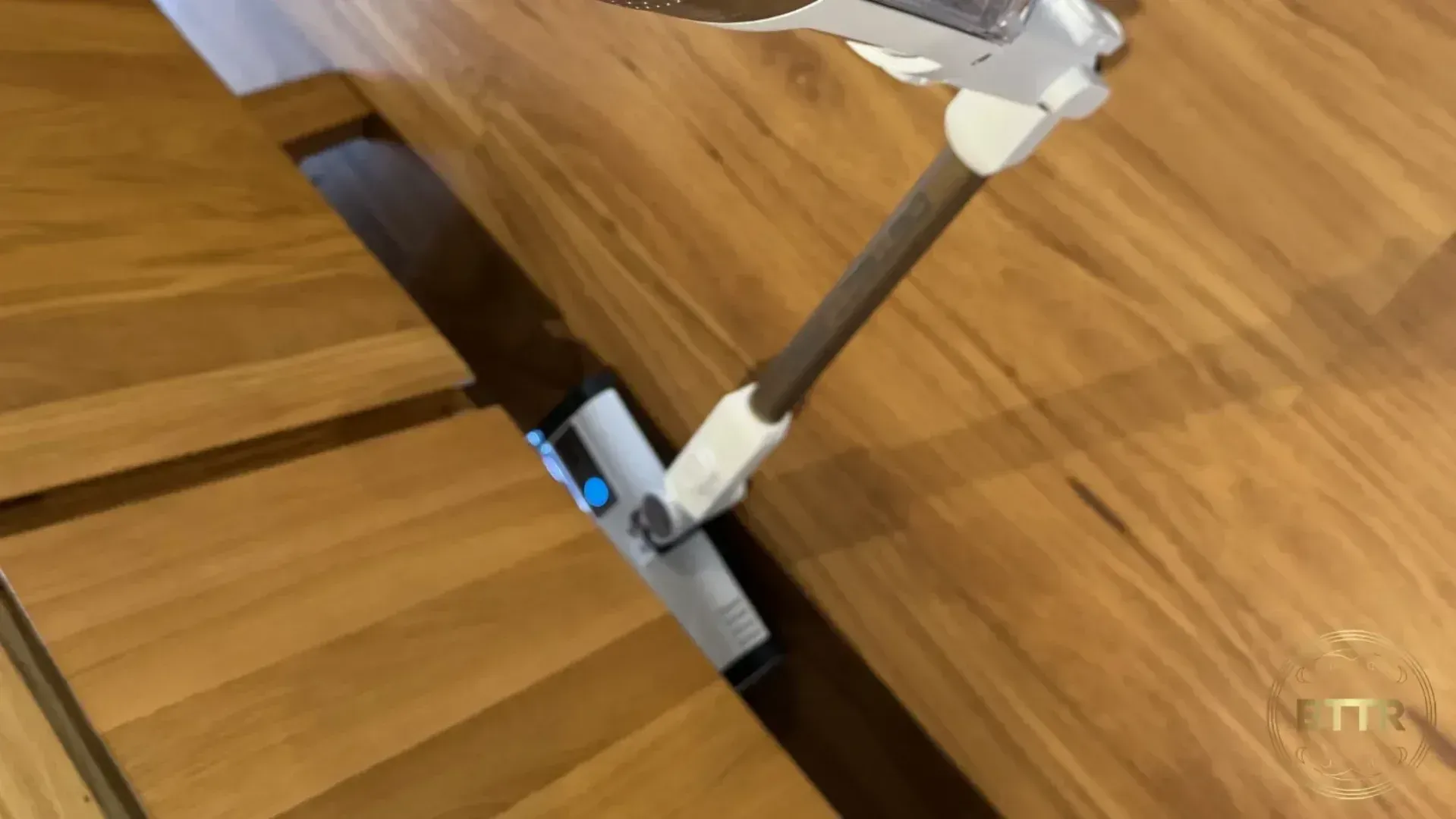 Shark Cordless Detect Pro vacuuming hard floor, with the flexible pole in action