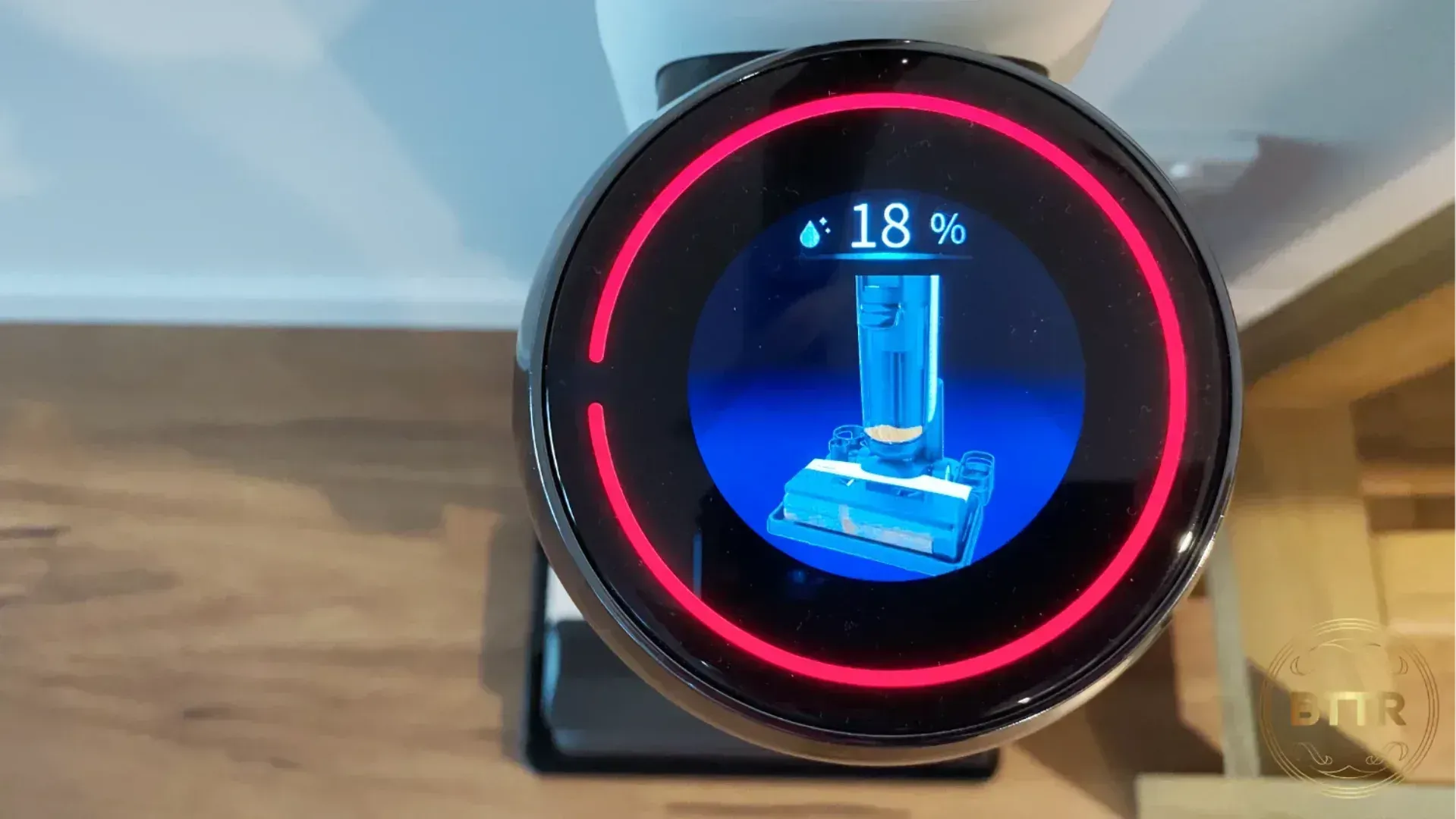 The Large LCD screen of the Floor S5 Pro