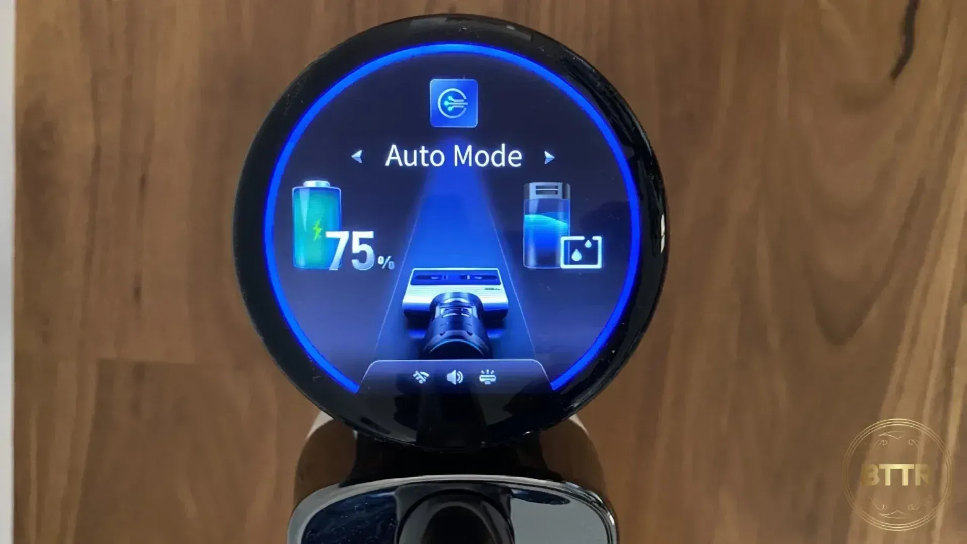 The larger LCD screen of the Tineco Floor One S7 Pro