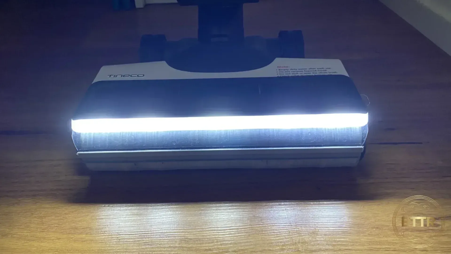 Looking at the light bar on the Floor One S7 Pro