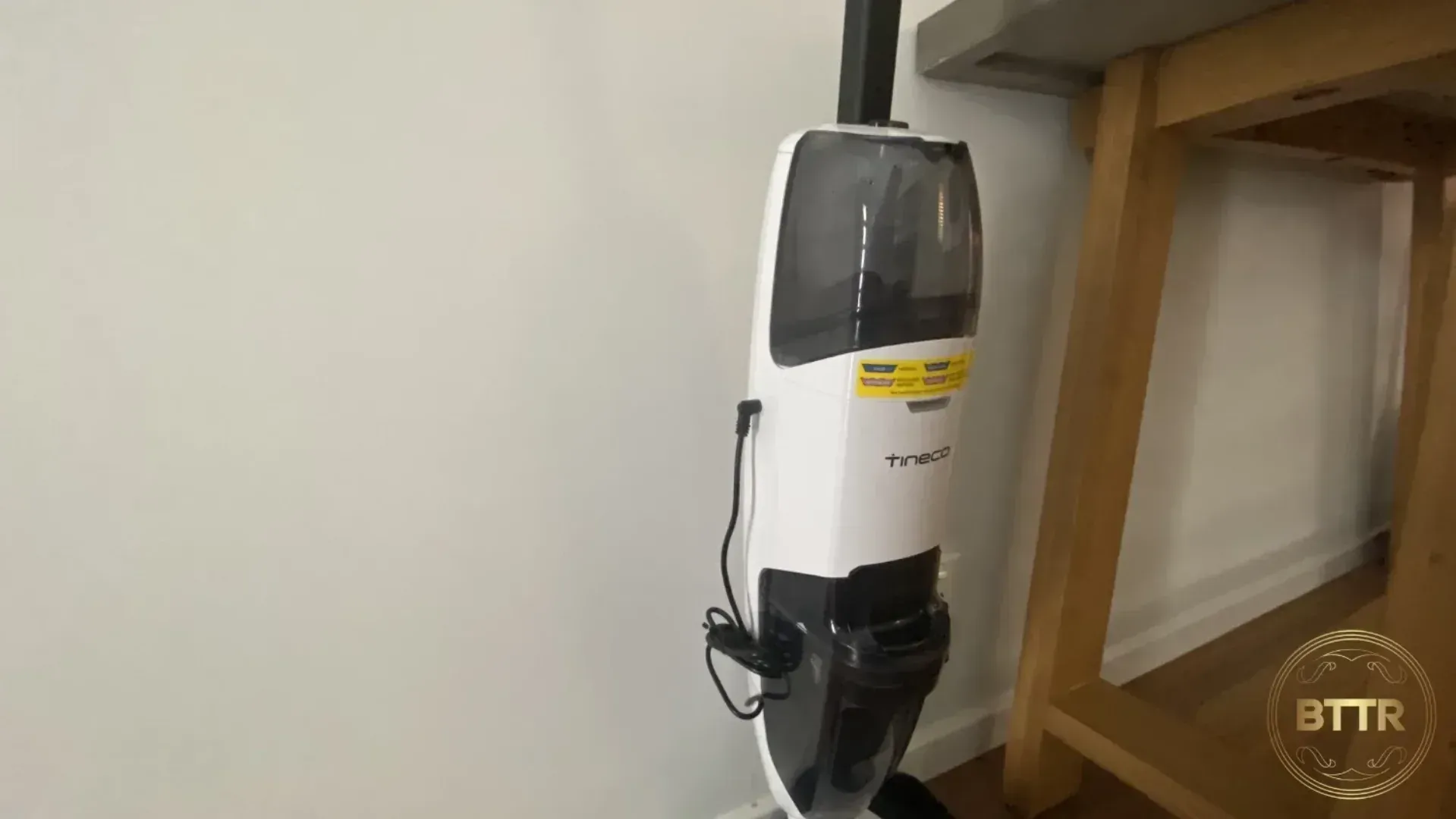 Charging the Tineco iFloor 2