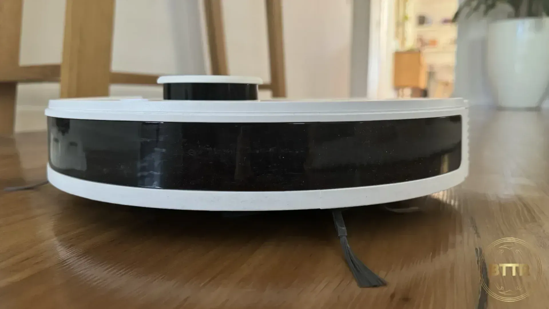 Close up of the deebot n10