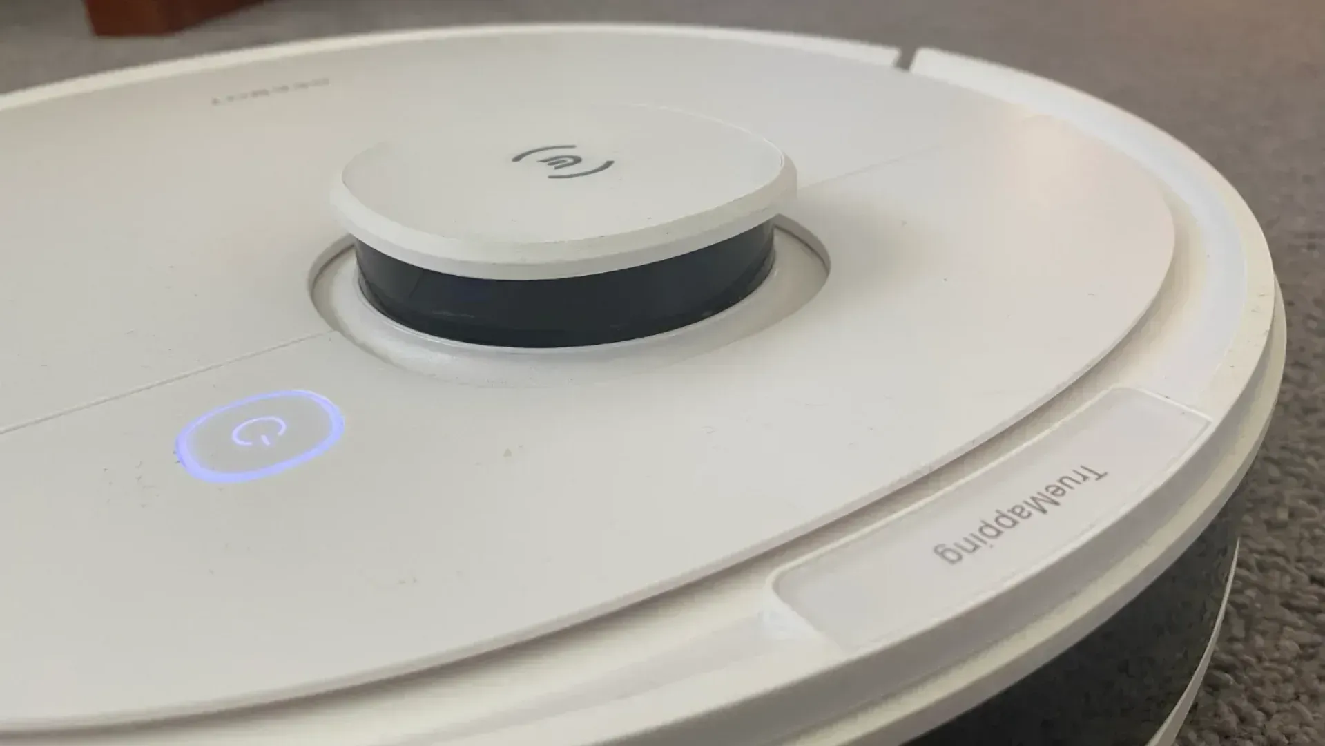 Close up look at the top of the Deebot N8