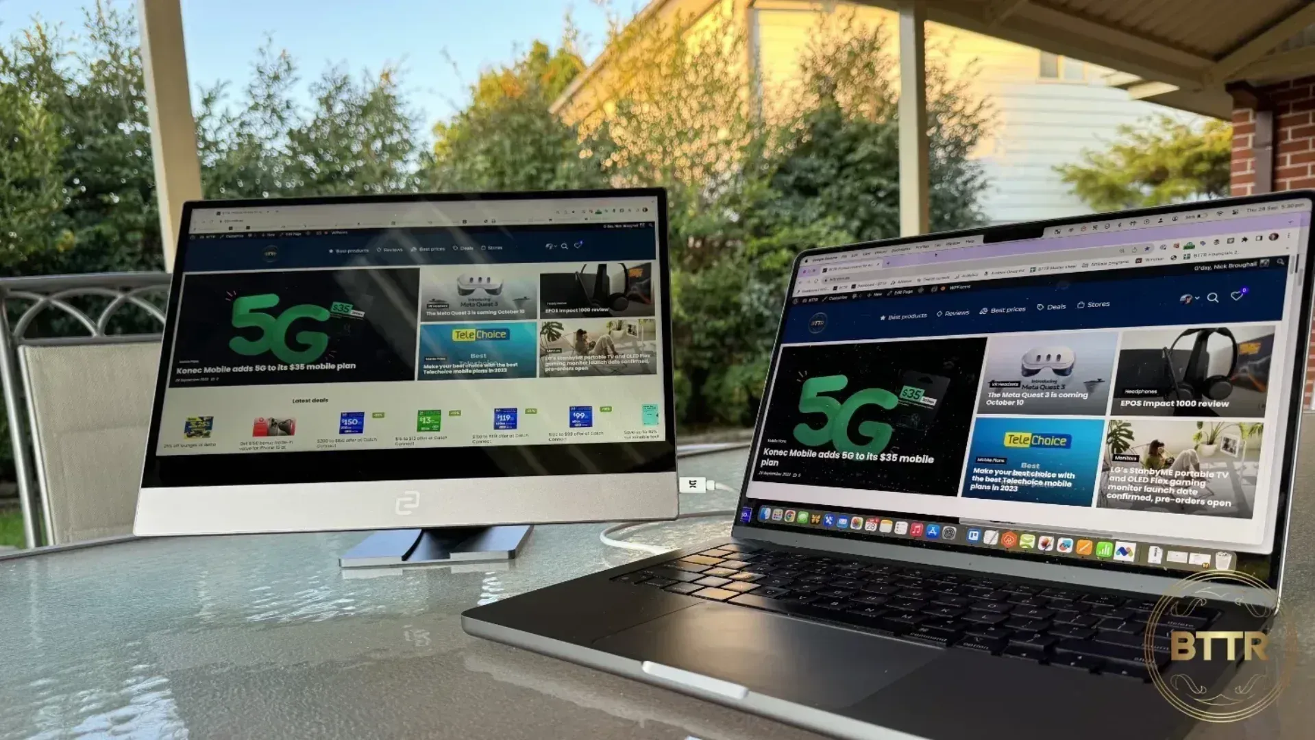 Working outdoors with the Espresso Displays 15 Touch and my laptop