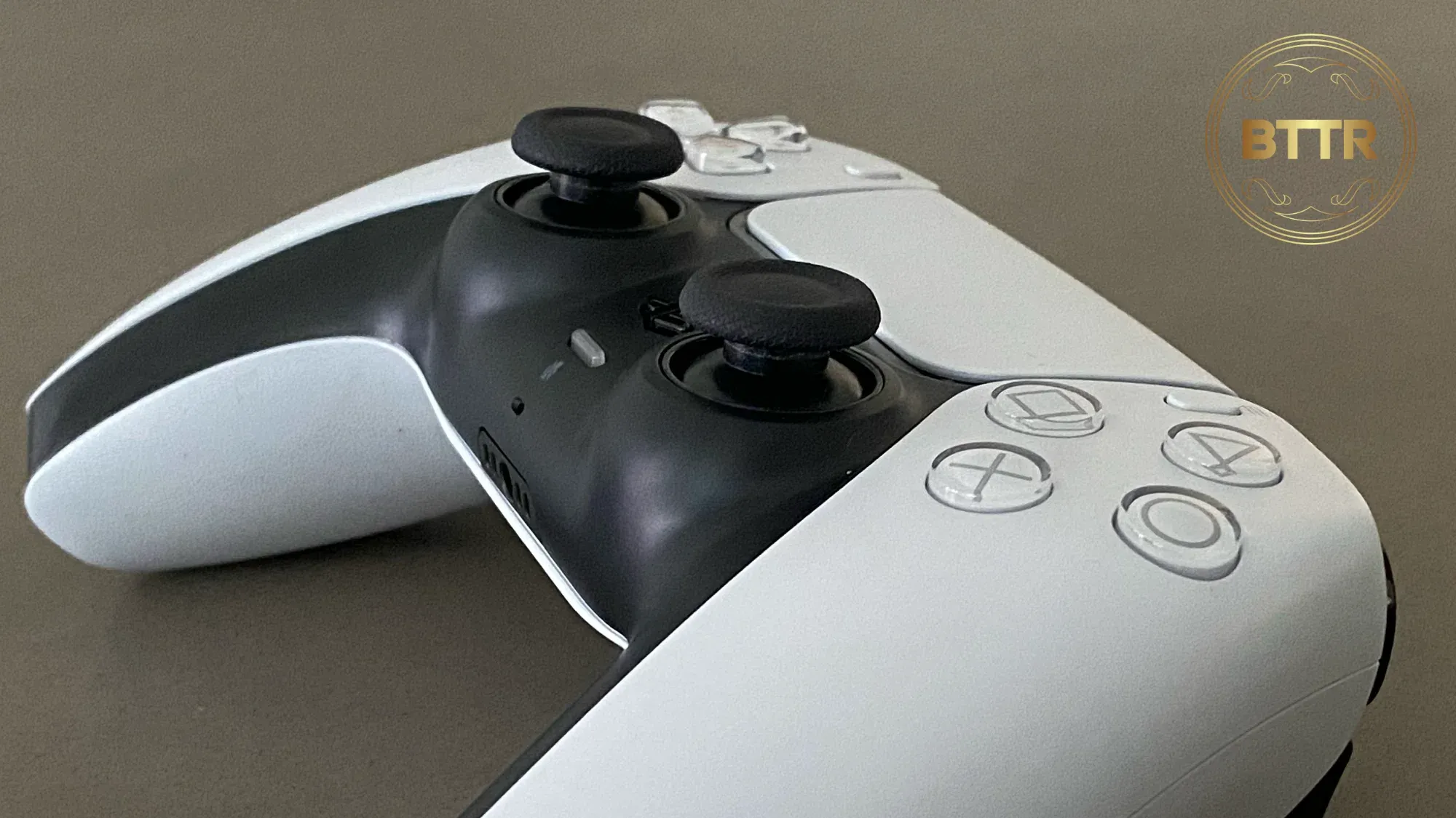 Zoomed in view of the Dualsense controller