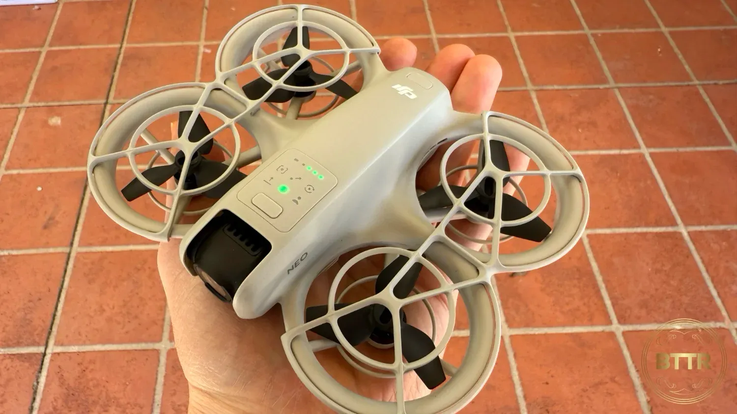 Holding the Neo for takeoff