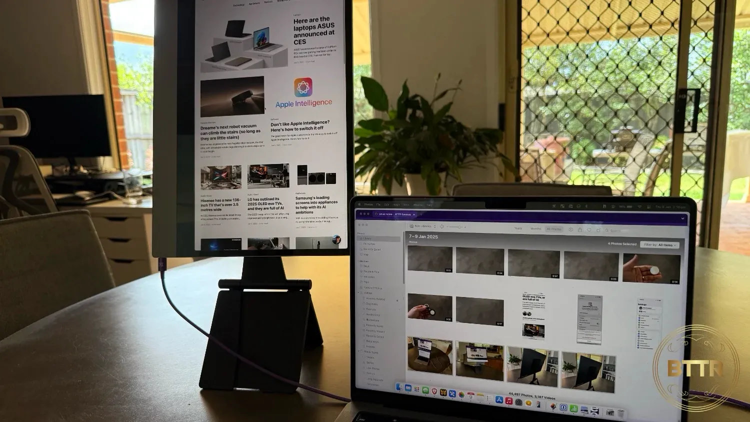 The display vertically mounted next to my laptop's screen