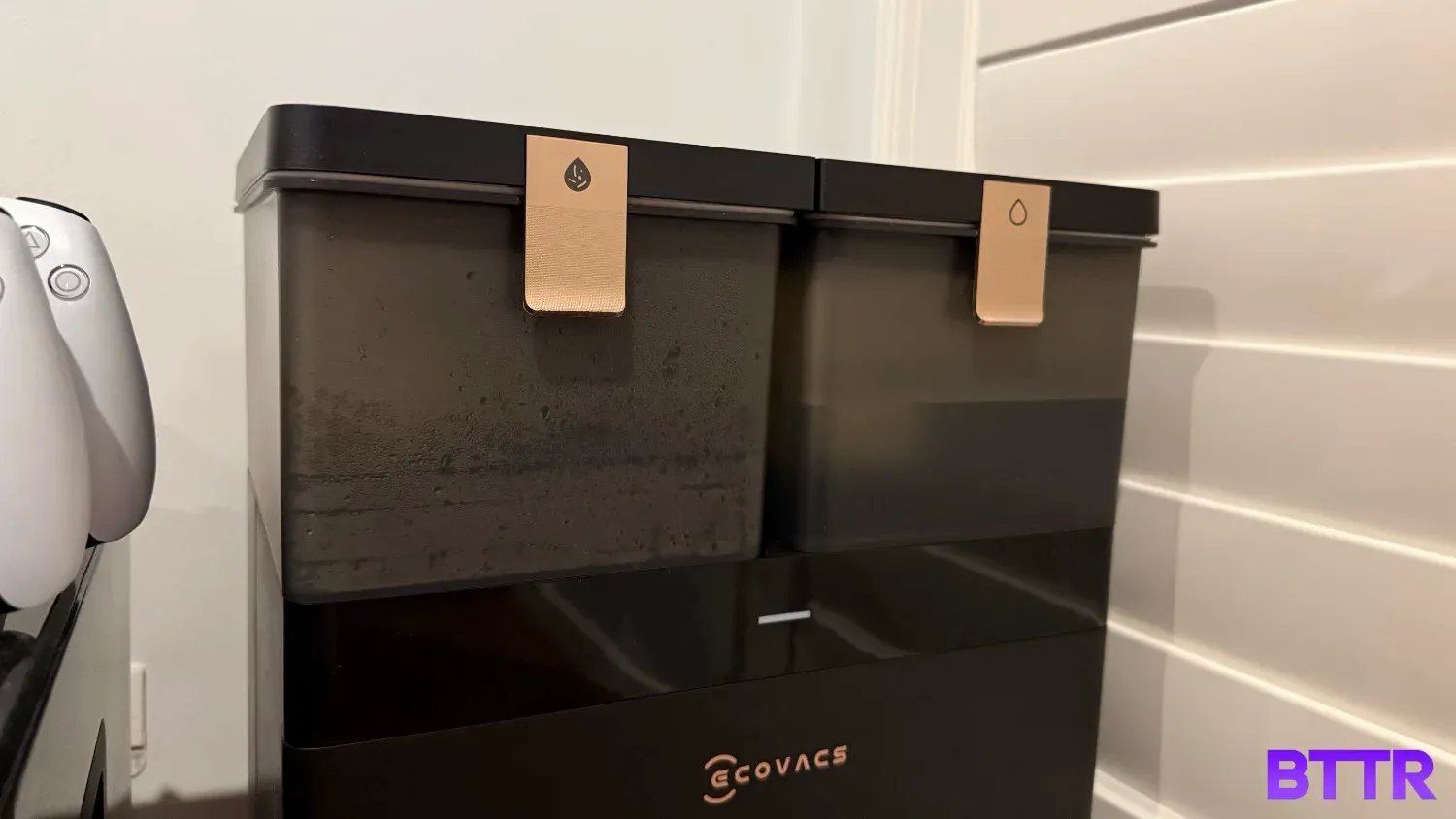 The new water tank design of the X8 Pro Omni base startion lets you see the water levels