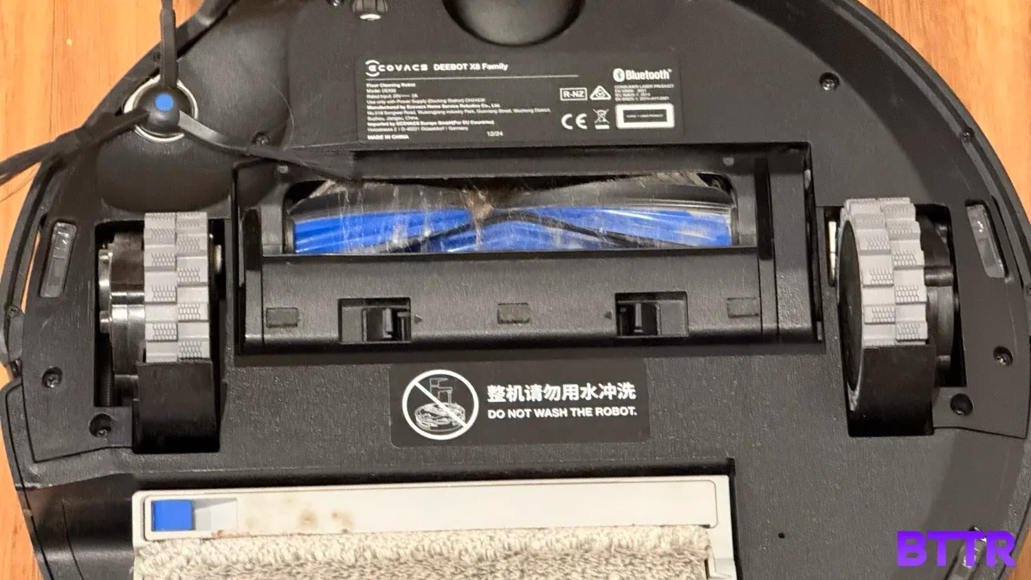 Hair still gets tangled in the X8 Pro Omni, but not as much as previous generations