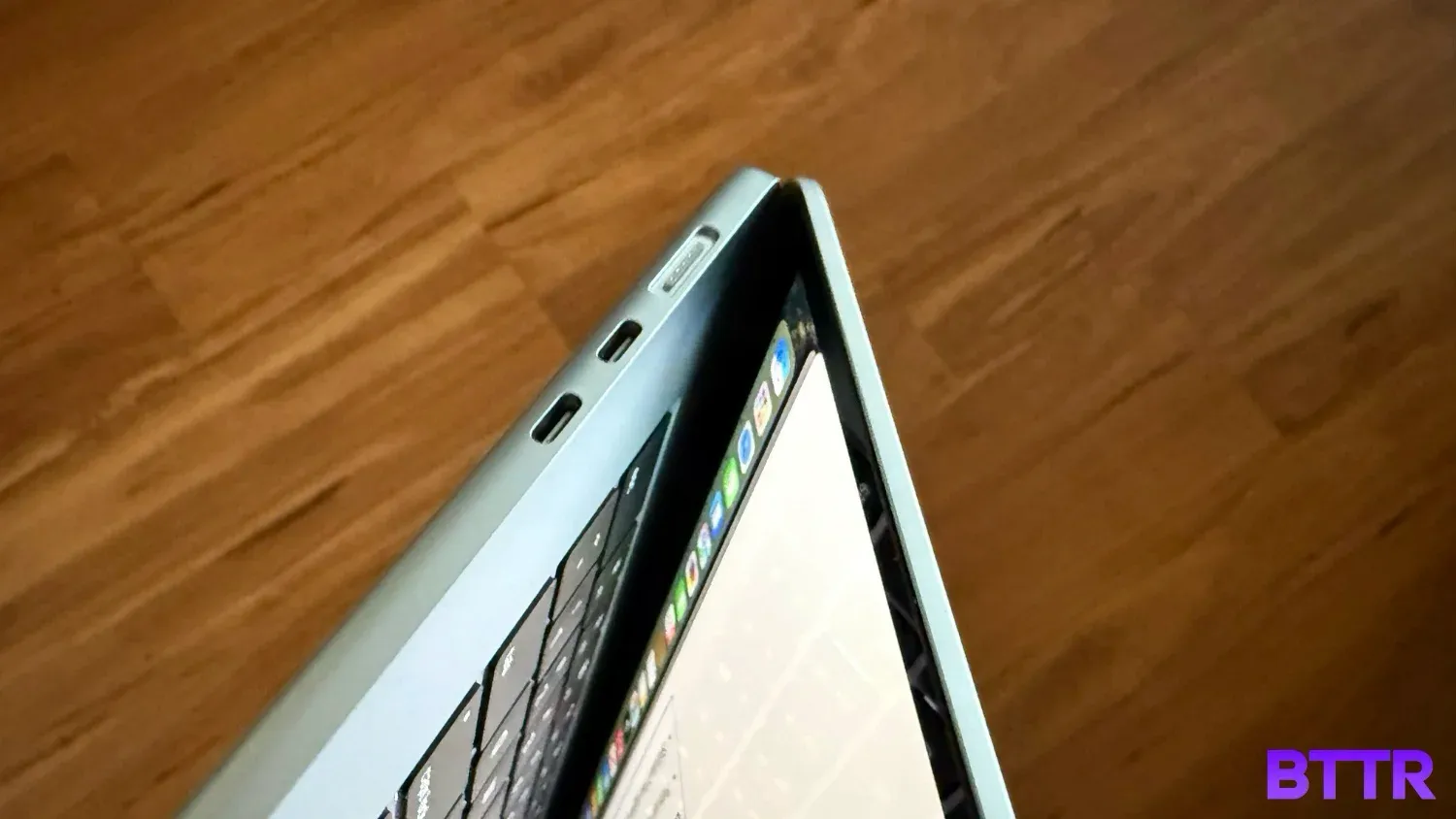 The ports on the MacBook Air M4