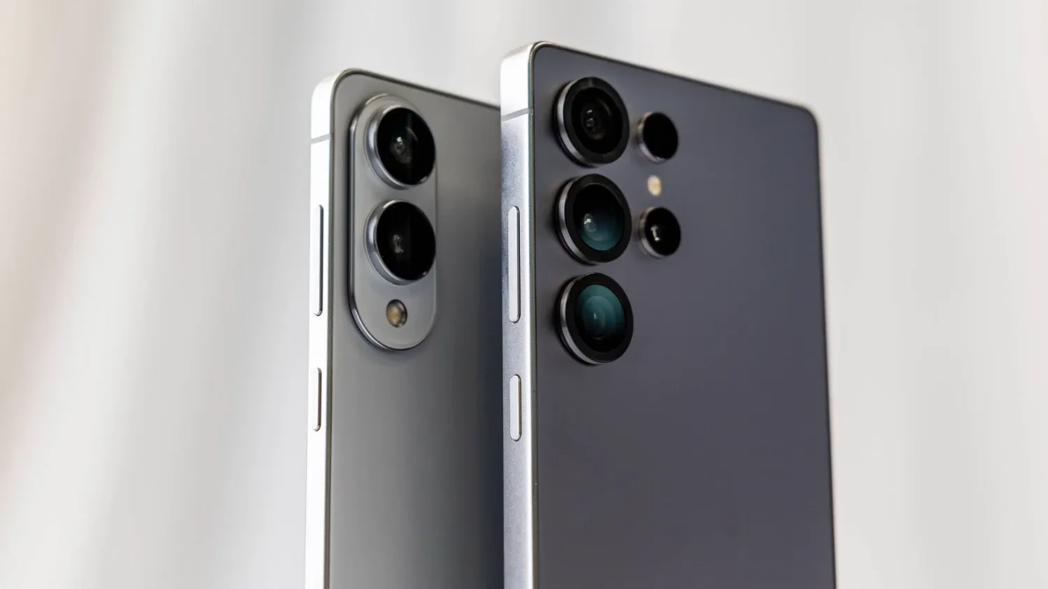 the s25 edge next to the s25 ultra