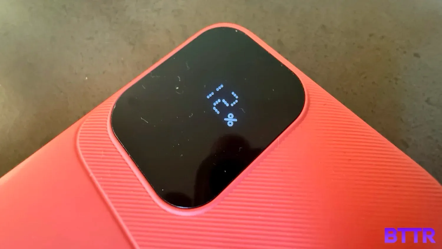 close up of the 10,000 mAh battery's display