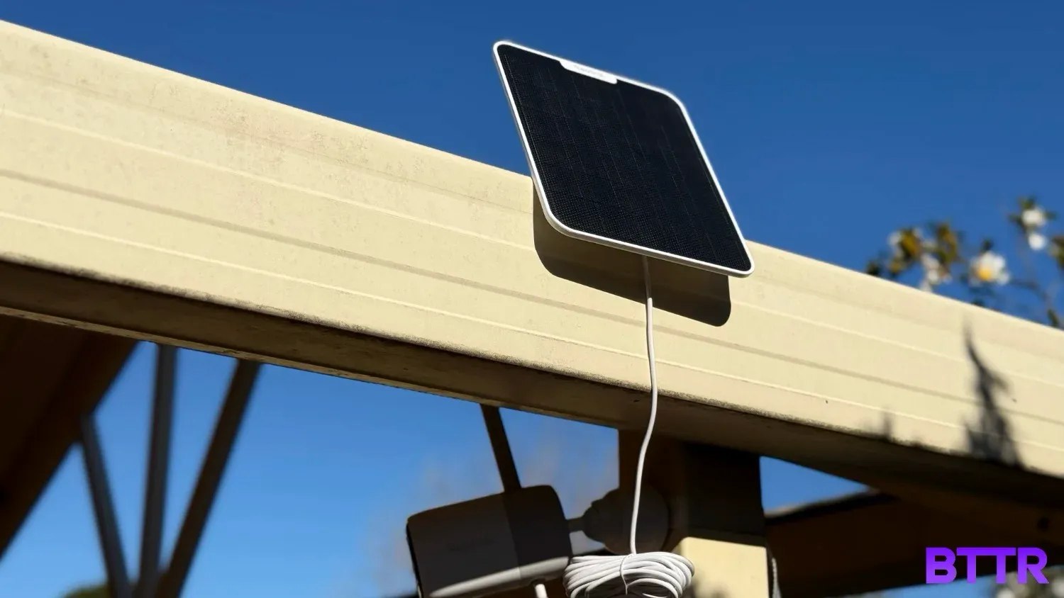 The solar panel of the Altas does a great job