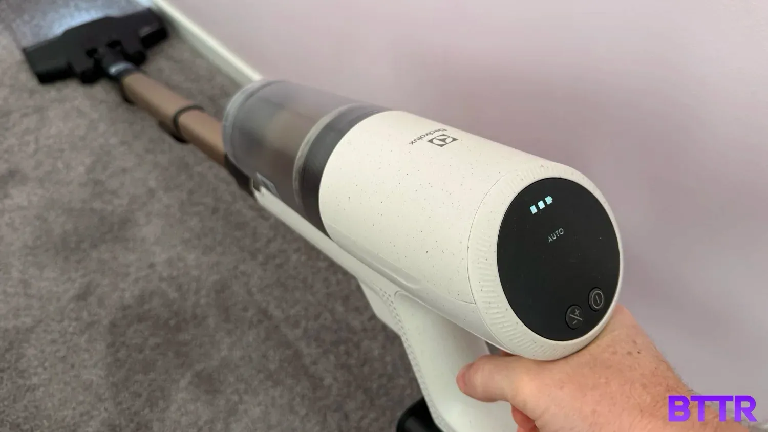Vacuuming carpet with the Electrolux UltimateHome 800