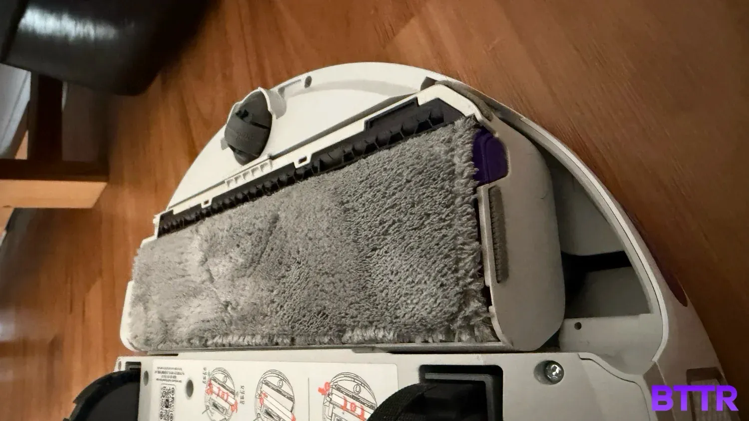 Looking at the Narwal Flow's unique mopping pad