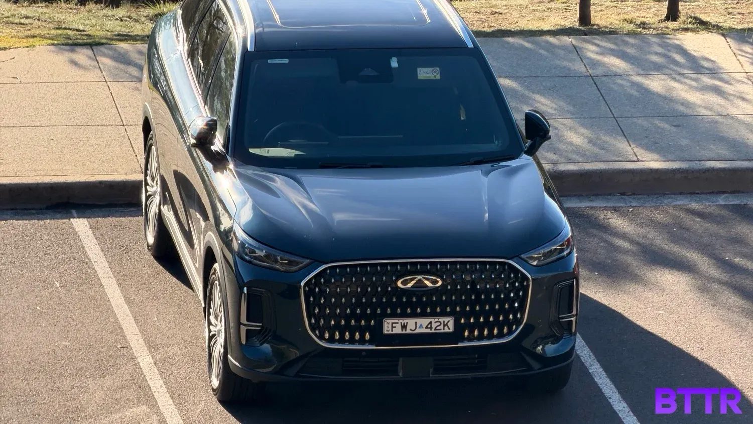 An elevated view of the Chery Tiggo 9 in a parking lot