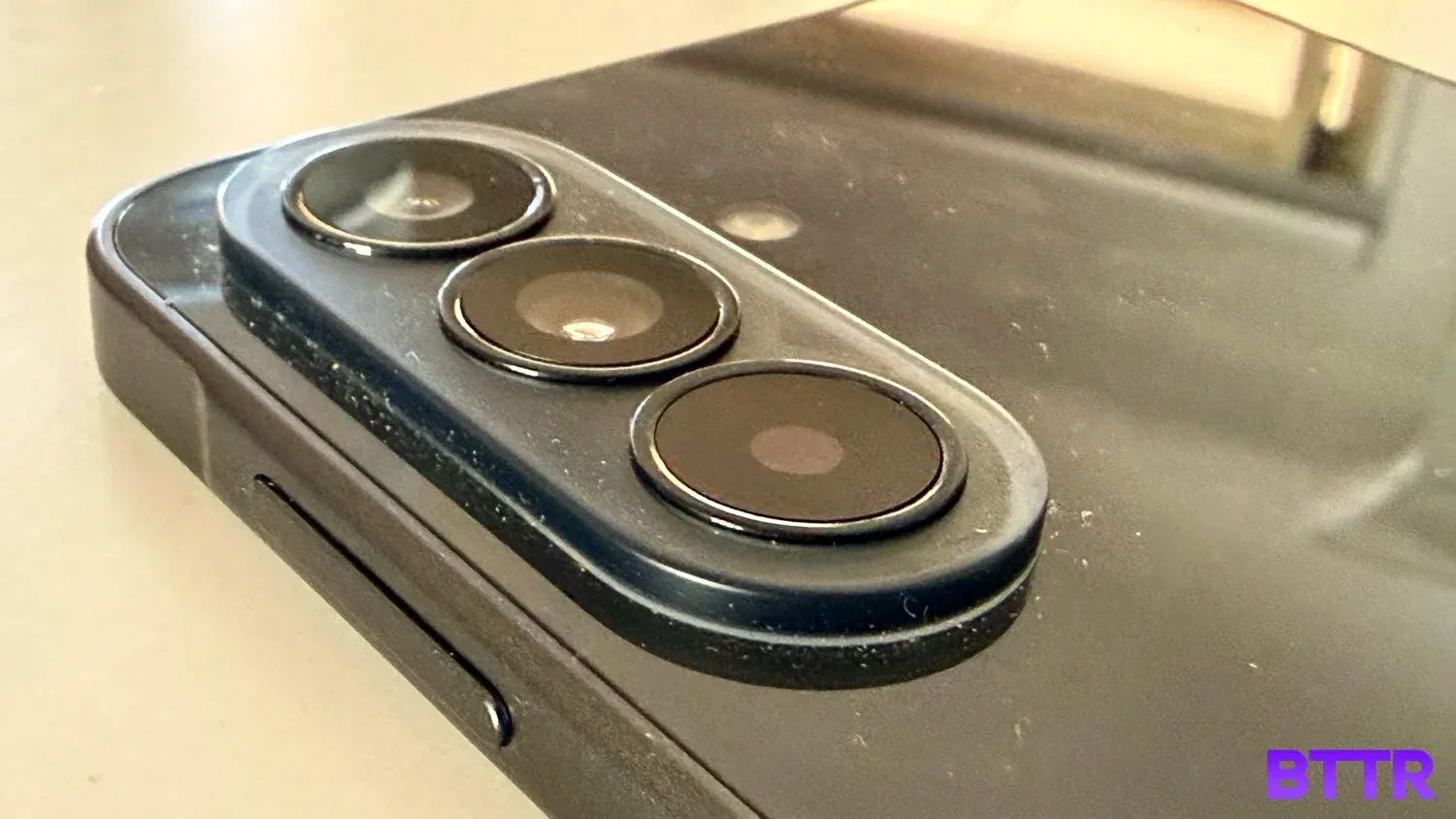 Close up of the triple camera array of the Glaaxy A37