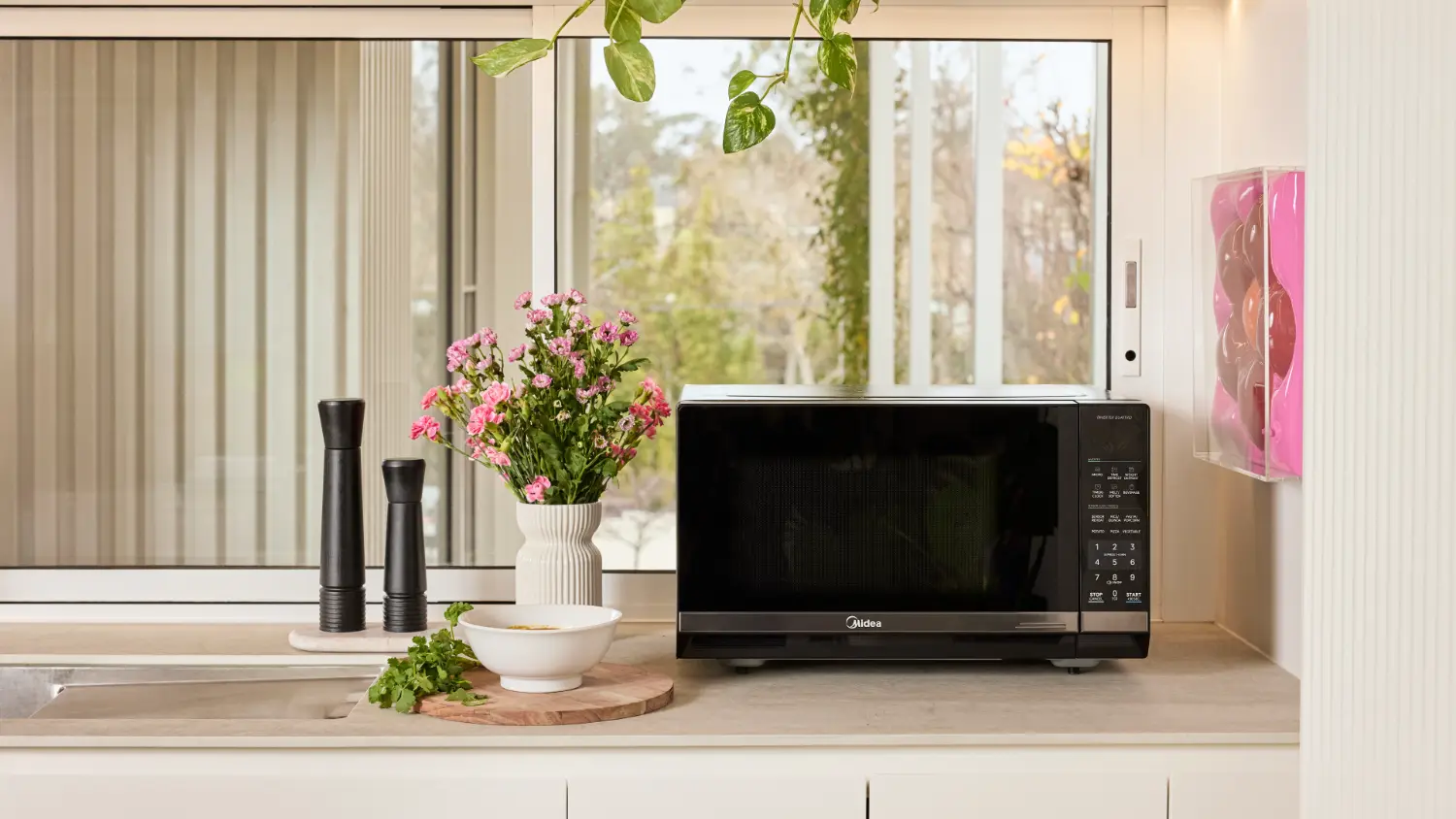 a midea microwave on a kitchen benchtop