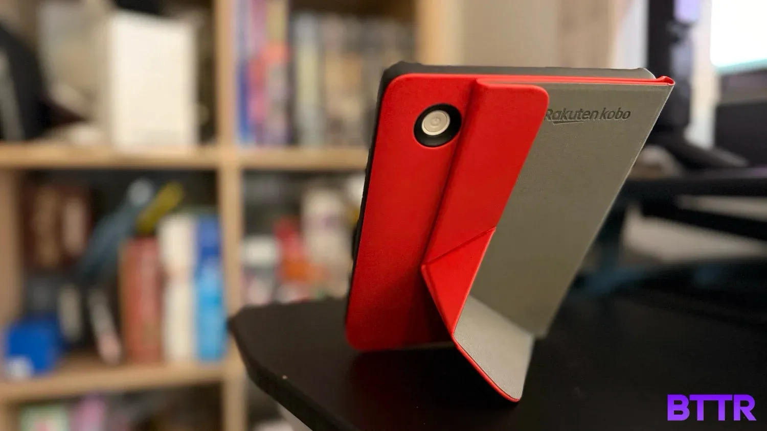 The Kobo Clara Color's case doubles as a a stand, by folding icely and attaching magnetically 