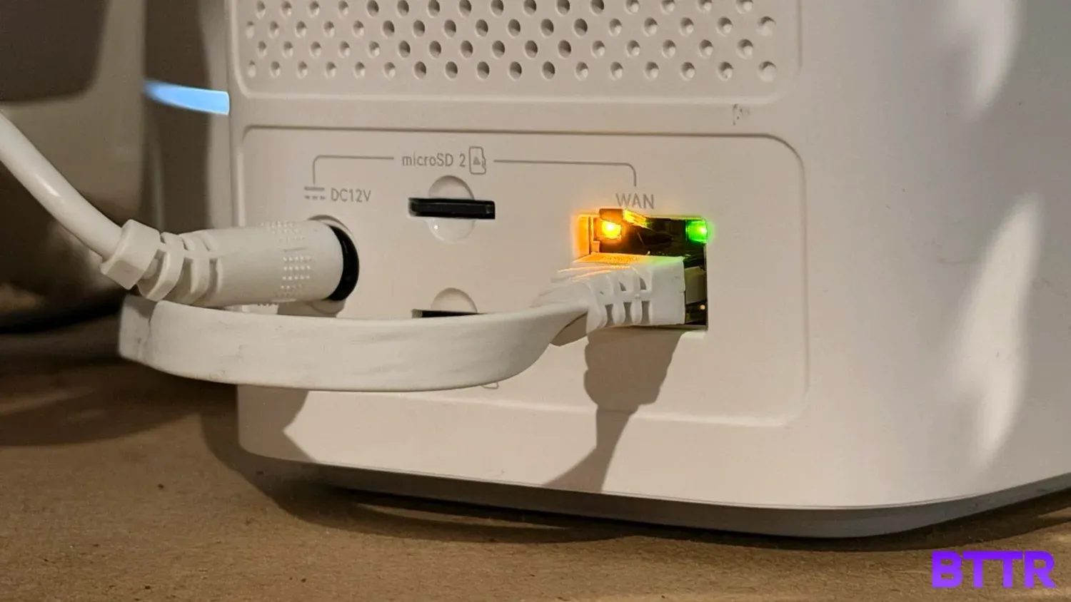 The ports at the back of teh Reolink Home Hub