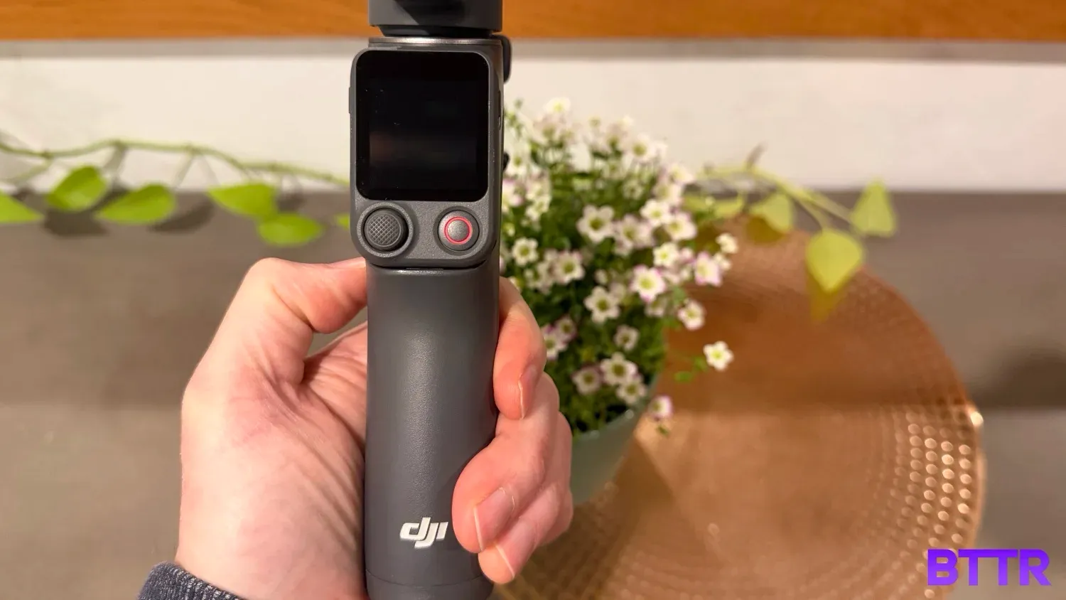a closer look at the remote on the osmo mobil  8p gimbal